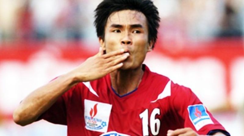 Anh gắn bó nhiều năm với bóng đá Việt Nam và được xem là "chiến binh thầm lặng" nơi tuyến giữa